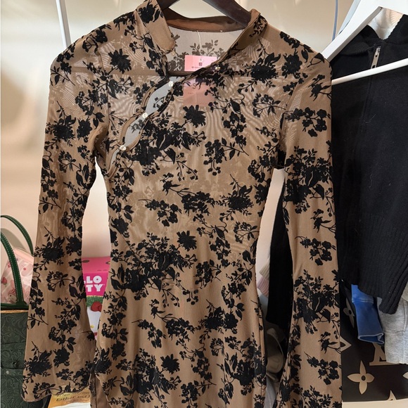 Elegant Floral Long Sleeve Dress - Picture 3 of 3